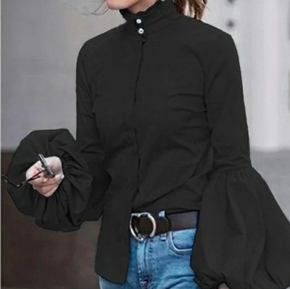 Puff sleeves blouse size S.